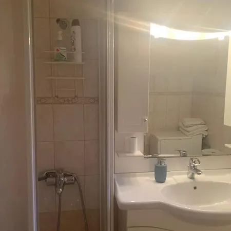 Awesome 3' From Metro Apartment *