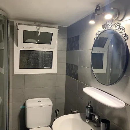 Apartment Awesome 3' From Metro Athens