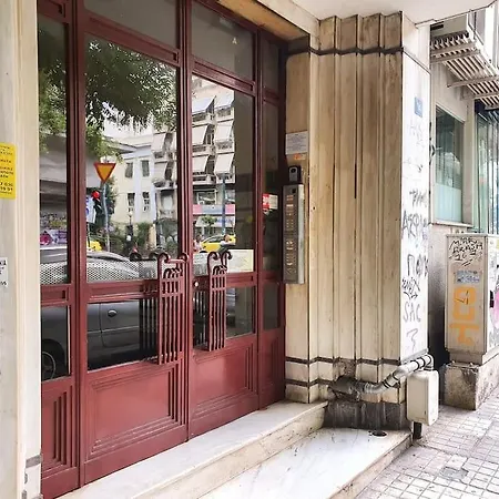 Charming Contemporary 2 Bedroom *