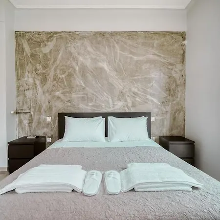 Charming Contemporary 2 Bedroom Apartment *