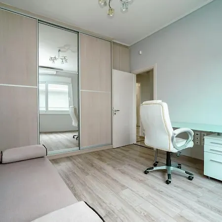 Apartment Charming Contemporary 2 Bedroom