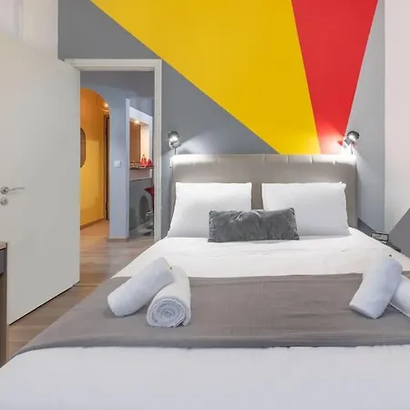 The Hostmaster Hollywood Space * Athens