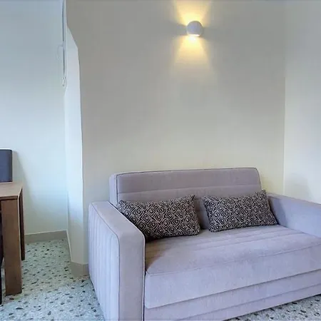 Plaka Family Apartment