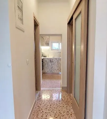 Apartment Plaka Family