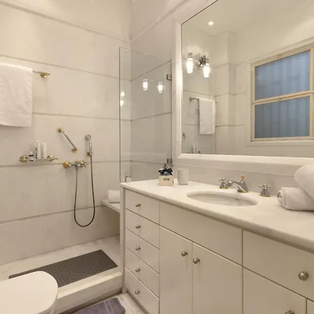 Valaoritou 6os - An Aristocratic 1 Bedroom In The Hear * Atina