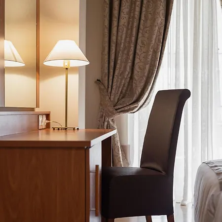 Acropolis Select Hotel 3*