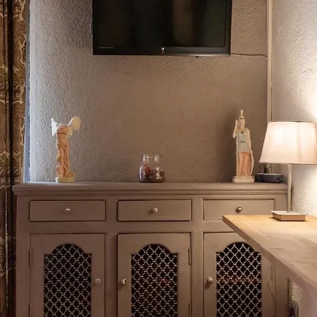 The Heart Of Plaka Apartment Athens