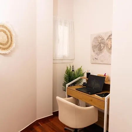Visum Acropol ,3br - Private Terrace-jacuzzi - Amazing View * 아테네