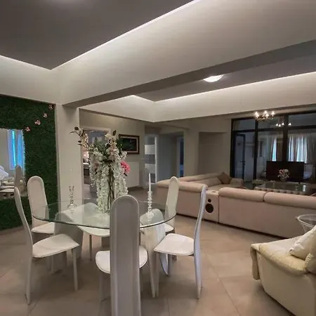 λabirinthia Apartment *