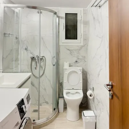 Metro Chic Haven: Modernized Urban Near The Tram * Athènes