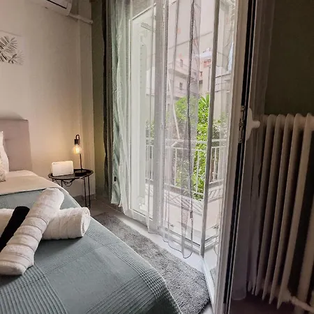 Metro Chic Haven: Modernized Urban Near The Tram *