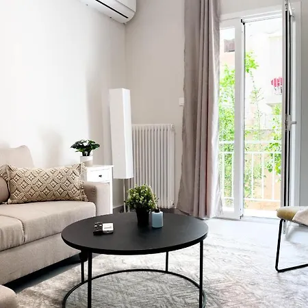 Metro Chic Haven: Modernized Urban Near The Tram Athènes