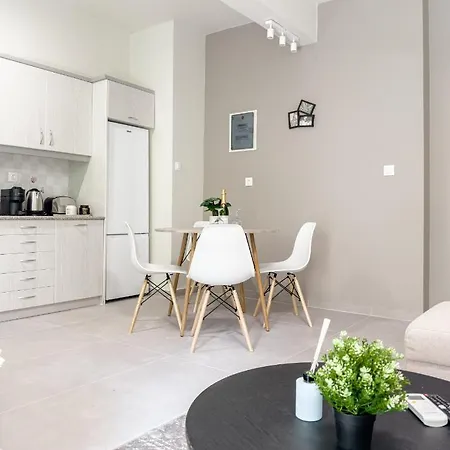 Metro Chic Haven: Modernized Urban Near The Tram *