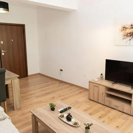 Renovated Spacious Flat 7min To Subway Station-
