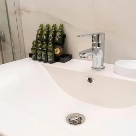 Renovated Spacious Flat 7min To Subway Station- Apartment Athens