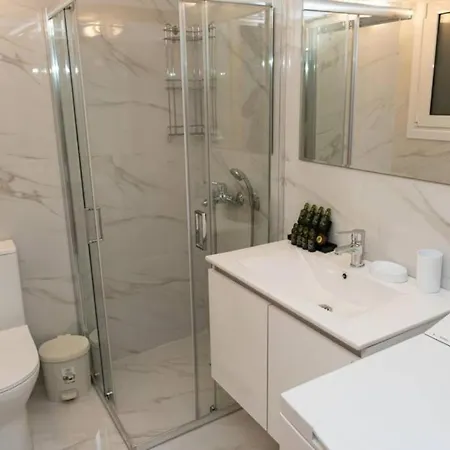 Apartment Renovated Spacious Flat 7min To Subway Station- Athens