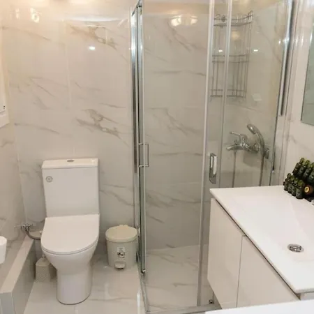 Renovated Spacious Flat 7min To Subway Station- Apartment *