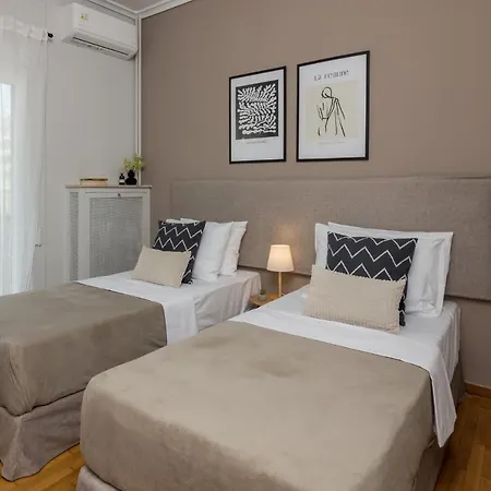 Spacious 2 Bedroom In Koukaki Apartment *