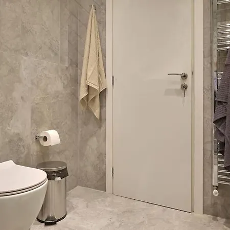 Chic With Comforts In The Heart Of Athens! Apartment *