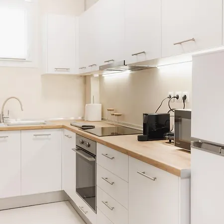 Apartment Fully Renovated Luxurious Semi-basement