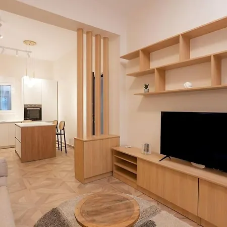 The Downtown Oasis 4' To Panormou Metro Station Apartment *