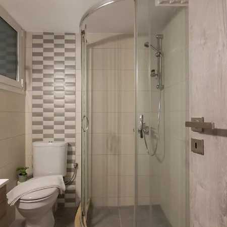 Spacious 2 Bedroom In Koukaki *