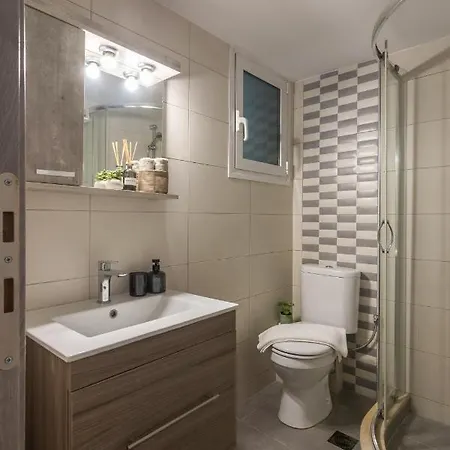 Spacious 2 Bedroom In Koukaki