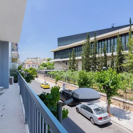 Spacious 2 Bedroom In Koukaki Apartment *