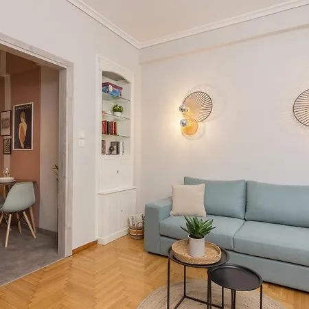 Spacious 2 Bedroom In Koukaki Apartment *