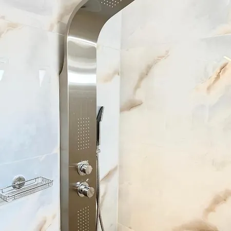 Step One | Luxury Right In The Heart Of Acropolis Next To Metro Station شقة *