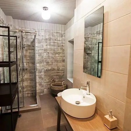 Daire Pagrati Hilton Location Bentzi Family 5