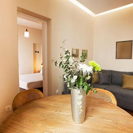 Daire Pagrati Hilton Location Bentzi Family 5