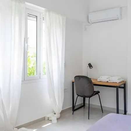Alimos Sun-filled Apartment