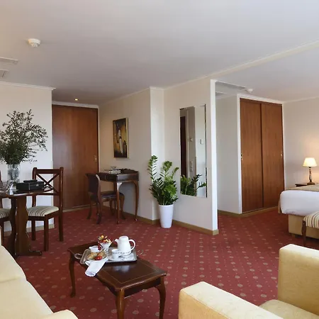 Titania Hotel 4*