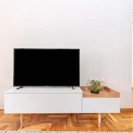 Trendy 2 Bedroom 5min To Metro Athens