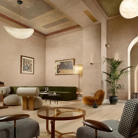 Monument Hotel 4*