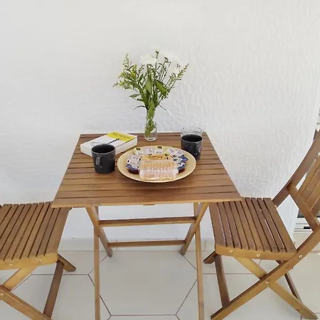Διαμέρισμα Amazing Top-floor Oasis *