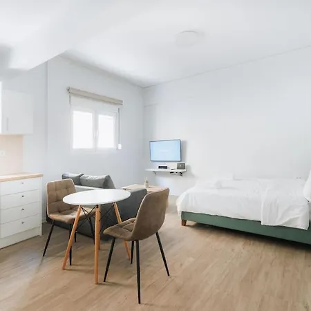 Modern Ground Floor Getaway Atene