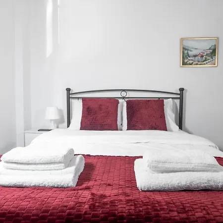 Cozy Next To Tower Apartment