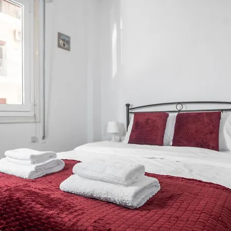 Cozy Next To Tower Apartment *