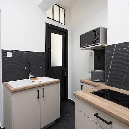 Prime Location Athens, Big Balcony Apartman