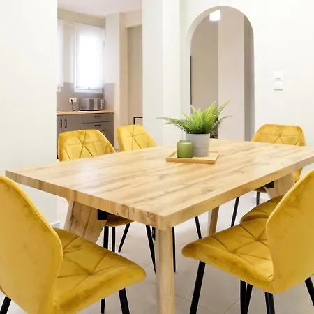 Modern Comfort Meets Bohemian Vibes In Exarcheia Athènes