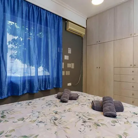 Ralia's House 40m From Metro Station Agia Varvara Apartment *
