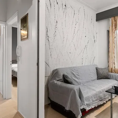 Ralia's House 40m From Metro Station Agia Varvara Apartment *