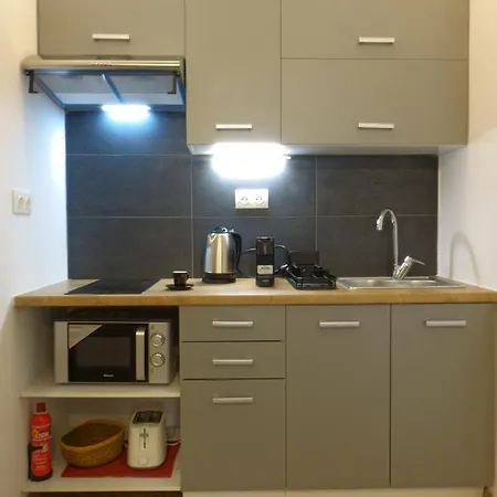 & Me Cozy By Zain Apartment *