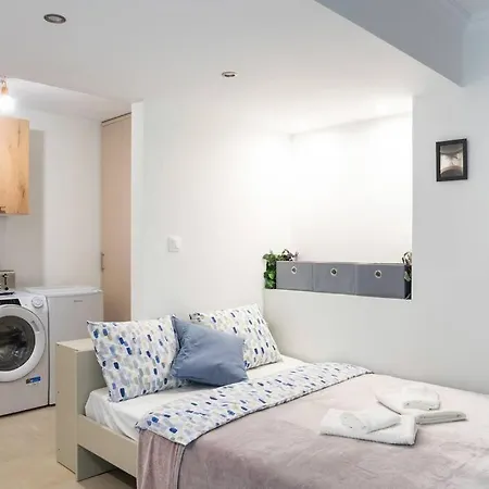 Renovated And Cozy Close To Metro *