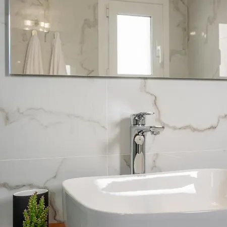 Stunning 2-bedrooms In The Heart Of * Athene