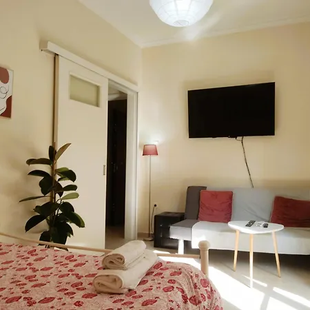 Apartment Next To Metro! Bright With Fully Equipped Kitchen