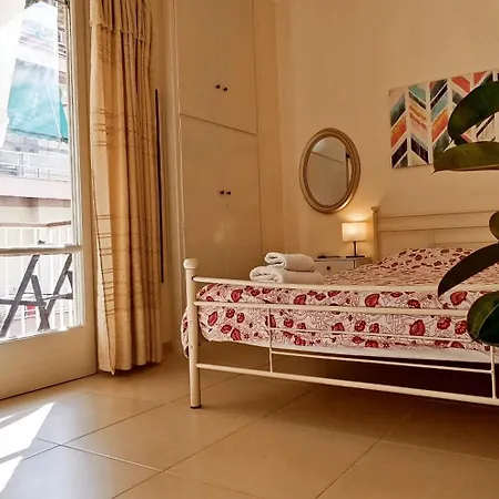 Next To Metro! Bright With Fully Equipped Kitchen Apartment *