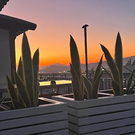 Sky Inn With Wonderful Acropolis View In Neos Kosmos Gasthuis